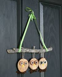 Fruhlingsdeko Basteln Naturmaterialien Rustikal Anhanger Eulen Holzscheibe Basteln Mit Naturmaterialien Fruhlingsdeko Basteln Basteln Mit Naturmaterialien Holz