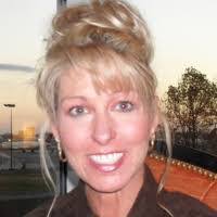 Laura Schelling's Instagram, Twitter & Facebook