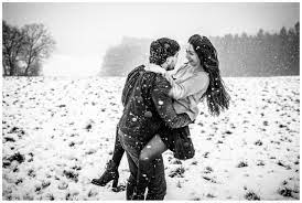 Der traumhafte schnee und ein grund mehr bei der kälte zu knuddeln. Shooting Im Schnee Paarfotos Rockstein Fotografie