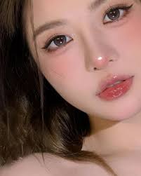Phong cách trang điểm “mỹ nữ douyin”: ngọt ngào và tươi tắn | ELLE