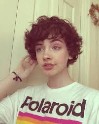 Androgynous haircuts can seem so modern that they're untouchable. Androgynous Curly Hair Novocom Top