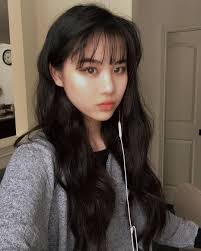 Does Anyone Remember The Choppy Bangs Thank You Everyone For An Amazing Year I Don T Think I M Go Wispy Hair Layered Hair With Bangs Korean Bangs Hairstyle