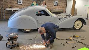 Trở lại với chiếc Bugatti trị giá 40 triệu đô la... Giải quyết vấn đề đã cản trở quá trình chế tạo 🙏 Việc đầu tiên cần làm: lập danh sách tổng thể tất cả những việc cần phải hoàn thành… rồi lựa chọn