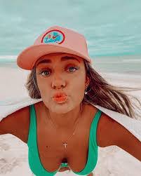 Madeleine Stringer's Instagram, Twitter & Facebook