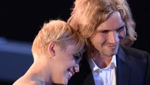 Miley Cyrus' homeless VMAs date is selling her Moonman