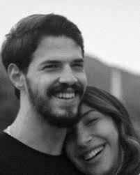 A fotografia é a literatura do olhar!”📷📖 Ensaio de fotos na natureza,  leve e espontâneo. #camera #fotografia #natureza #livros #ensaiofotográfico