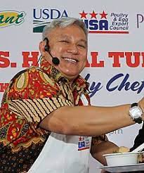Redzuawan ismail je znan malezijski televizijski kuhar, ki ga bolj poznajo kot kuharja vana. Chef Wan Wikipedia
