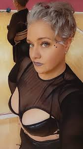 Stacey Walsh, better known by her stage name Stacey Quinn, is a vibrant  singer and entertainer hailing from Niagra, Ontario. With a passion for  music that resonates with the soul, Stacey has