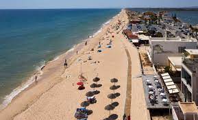 Its another day in the sunshine in the algarve so there was every reason to live it all up on the beach. Praia De Faro The Complete Guide To The 1 City Beach In Faro