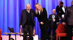 With maurizio costanzo, franco bracardi, sonia cassiani, stefano zecchi. Maurizio Costanzo Show Torna Mercoledi Protagonista Dell Uno Contro Tutti Giorgia Meloni Tra Gli Ospiti Tommaso Zorzi