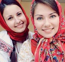 ปักพินโดย Thomas Silk ใน Silk Headscarves