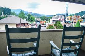 Plan Your Romantic Honeymoon in the Great Smoky Mountains