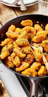 Vegane Kurbisgnocchi Mit Kurbiskernschmelz Rezept Rezepte Kurbis Gnocchi Einfache Gerichte