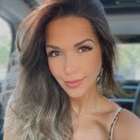 Rosa Rossi's Instagram, Twitter & Facebook