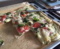 Pizza Bianco Mit Pesto Und Mozzarella Rezept Rezepte Interessante Rezepte Essen