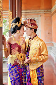 Sementara untuk membuat makanan tradisional ada ngapem dan bubur sura atau suro. Terbaik Dari Foto Prewed Adat Bali Gallery Pre Wedding