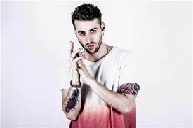 Per me rappresenta anche un personaggio molto 'hip hop'. Chi E Livio Cori Il Cantante Che Partecipa Festival Di Sanremo Con Nino D Angelo