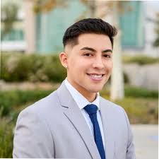 I'm excited to share that I've started a new role as Associate District  Manager at ADP! A big thank you to Shawna Do and Bryan Celis for the  opportunity and support. I'm