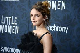 許久不見的Emma Watson 著一身黑色裙現身紅毯，卻惹來網民的兩極 ...