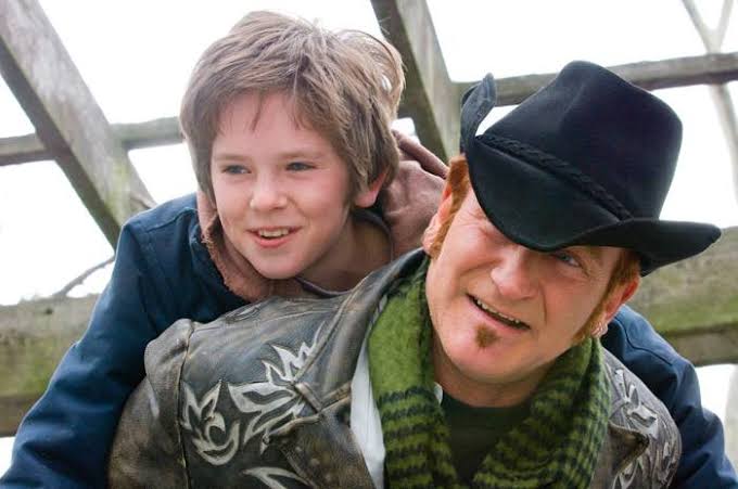 August Rush - Reeling Reviews