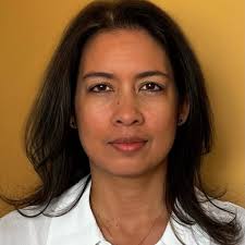 Kathryn Bragg's Instagram, Twitter & Facebook