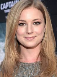 Get the inspiration for celebrity cat eye makeup. Red Carpet Makeup Trick How To Perfectly Smudge Out Your Eyeliner Like Emily Vancamp Glamour