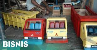 Dua Pemuda Sulap Limbah Kayu Jadi Miniatur Truk Okezone Economy Rating untuk mitsubishi berdasarkan ulasan 9. miniatur truk
