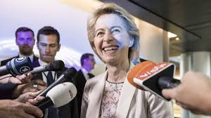 European commission president ursula von der leyen was left without a seat, and had to sit on a nearby sofa, as the bloc's leaders met with turkish only two seats were set up for the meeting, which involved ursula von der leyen, president erdogan, and eu council president charles michel. Ursula Von Der Leyen Gehalt Enthullt So Viel Kassiert Sie Als Eu Kommissionsprasidentin News De