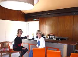 Créations d'entreprises, fermetures, secteurs porteurs. Avec Son Bar Et Son Restaurant L Ex Hotel Du Midi Devenu Mood Z A Pont Eveque Se Veut Ouvert Sur La Commune Vivre Villes