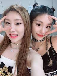Yeji And Chaeryeong ييجي و تشايريونغ Itzy Kpop Girls Girl