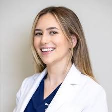 Michele Lenz's Instagram, Twitter & Facebook