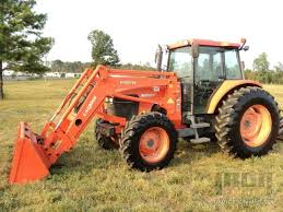 Kubota M105SHDC Tractor