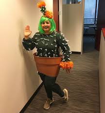 If i use hot glue to attach the pipe cleaners to the green sweat suit for making the cactus, will the glue wash out after the party is over? Inspiration Zubehor Diy Kaktus Halloween Kostumidee Blumen Malen Cactus Costume Diy Easy Halloween Costumes Cactus Costume
