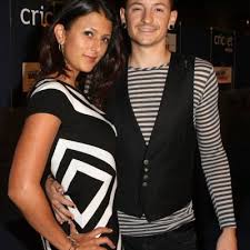Towns at wade's grant offers 65 new townhomes in millersville, md. Kein Suizid Tobi Glaubt Ihr Bruder Chester Bennington Wurde Ermordet Bigfm