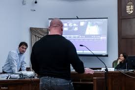 Index Belfold M Richard Mobiltelefonos Bizonyitasi Kiserletbe Kezdett