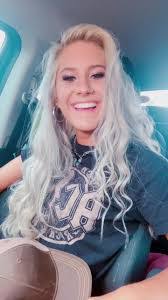 Leah Frey's Instagram, Twitter & Facebook