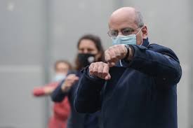 L'écriture inclusive est proscrite dans les écoles depuis une circulaire publiée ce 6 mai et adressée aux recteurs d'académie, aux directeurs de l'administration centrale et aux personnels du ministère de l'education nationale. Blanquer Fait Sa Gym Tonique Seance D Aerobic En Video