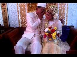 Diketahui wanita tersebut merupakan mantan dari pengantin pria. Pengantin Baru Di Pelaminan 3gp Youtube