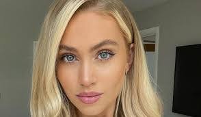 Abby Benson's Instagram, Twitter & Facebook