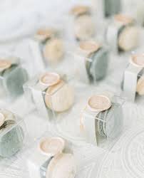 33 Edible Wedding Favors Your Guests Will Eat Up In 2020 Macaron Wedding Favor Summer Wedding Favors Wedding Macarons