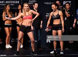 Paige Vanzant And Michelle Waterson Pose For Photos During The Ufc Paige Vanzant Paige Vanzant Ufc Michelle Waterson Ufc