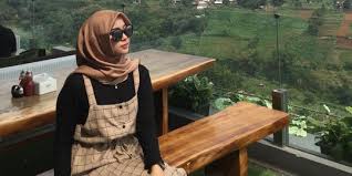 Apa cuma si aldi taher yang bukan ustadz ini melainkan orang gila ini yang cuma peduli sama beliau?, tulis baca juga: 6 Potret Cantik Salsabillih Calon Istri Aldi Taher Merdeka Com