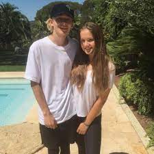 Martina geiss (sister) michael geiss (brother) awards: Die Geissens Davina 14 Angelt Sich Einen Youtube Star Musik Leben Star Wars Youtube