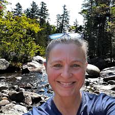 What restaurants have outdoor bars in Wells, Maine, besides Bitter End?