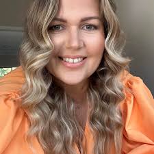 What mobile hairdressers and makeup artists are available in Springbrook  for a wedding?