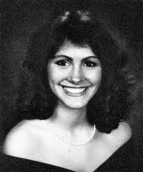 Julia roberts acts out her film career w/ james corden. 25 Pictures Of Young Julia Roberts