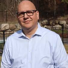 Propos discriminatoires et congédiement abusif dans une entreprise réputée  inclusive