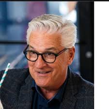 Qui est derrière Groupe Ludec? Une histoire de famille. 💙 Danny Leduc,  diplômé en Administration des affaires, a passé plus de 15 ans aux côtés de  son père, Réal Leduc, chez Ludec