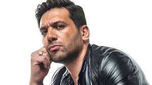 تخلى الفنان حسن الرداد عن حذره فيما يخص الحديث عن حياته الشخصية، وأدلى بكل التفاصيل المتعلقة بحياته مع الفنانة إيمي سمير غانم وتكاليف حفل الرداد قال أنه ينادي زوجته باسم حبيبتي وهي تناديه باسم حبيبي، وعندما حاولت المذيعة معرفة الاسم. ØµØ¯Ù Ø§ÙØ¨ÙØ¯ Ø­Ø³Ù Ø§ÙØ±Ø¯Ø§Ø¯ ÙØ¹ÙÙ Ø¹Ù ÙØ¨Ø§Ø¯Ø±Ø© Ø¥ÙØ³Ø§ÙÙØ© ÙØ¹ Ø¬ÙÙÙØ±Ù ÙØ±ÙØ¨Ø§ ÙÙØ¤ÙØ¯ Ø²ÙÙØª ÙÙ Ø¨Ø±Ø§ÙØ¬ Ø§ÙÙØ²Ø§Ø± ÙÙØ³Ù Ø£ØªÙÙÙ Ø¬Ø¯ ÙØ£ÙØ§ Ø±ÙÙ ÙØ§Ø­Ø¯ ÙÙØ¯ÙÙ