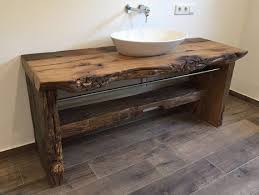 Ein Absolut Robuster Waschtisch Aus Einem Sehr Altem Eichenbalken Das Holz Wurde Speziell Bearbeitet Dami Waschtisch Holz Waschtisch Waschtisch Holz Rustikal